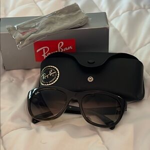 Brand New- Ray-Ban Sunglasses Classic Timeless Design-Authentic